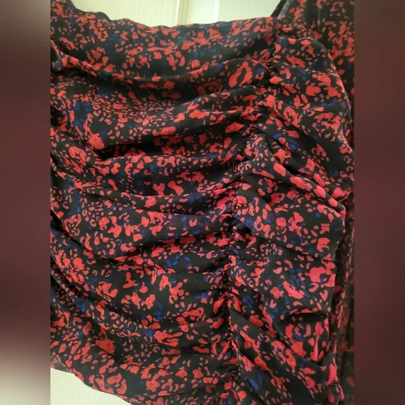 Dynamite Floral Black and Red and Blue Women's Top - Picture 4 of 7